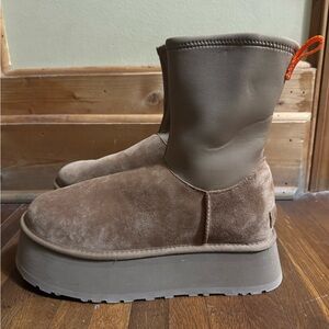 Women’s tan platform uggs size 10 brand new